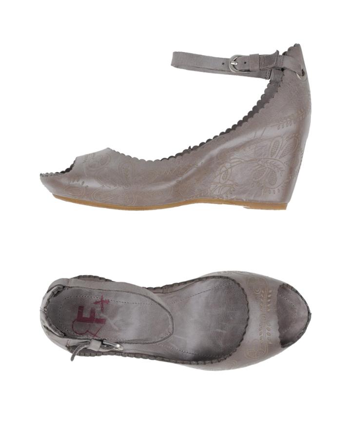 La Femme Plus Sandals