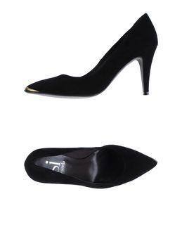 Si By Sinela Pumps