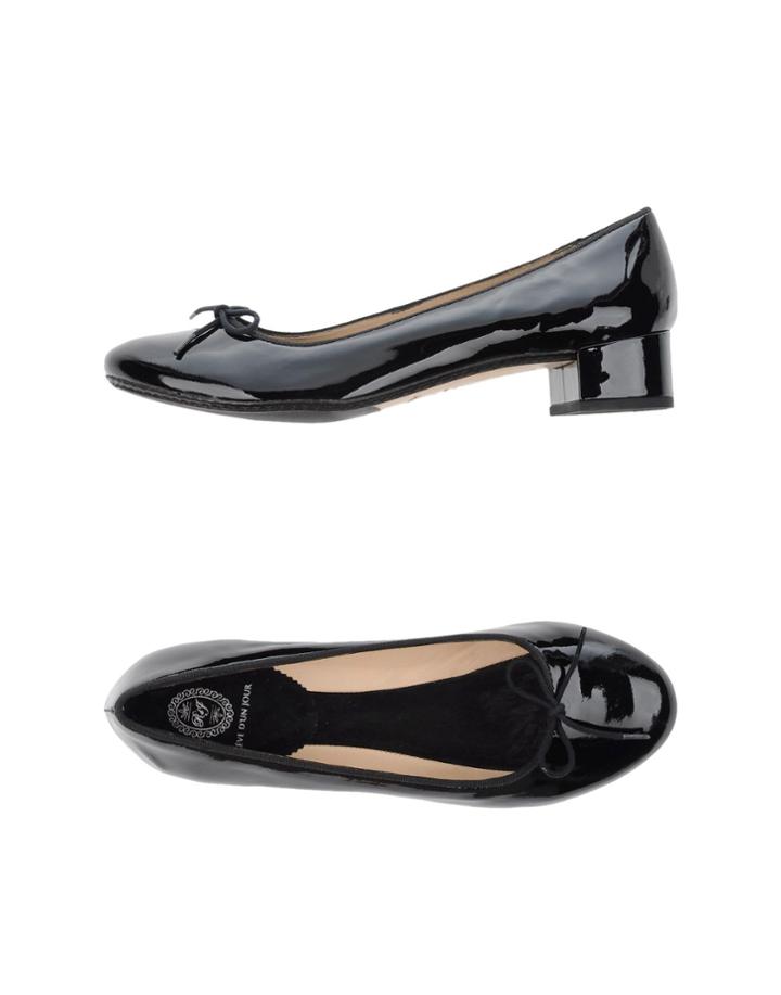 R Ve D'un Jour Pumps