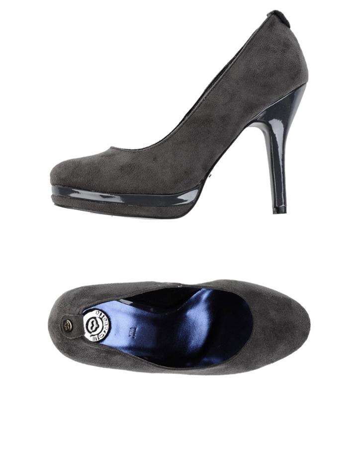 Miss Roberta Pumps