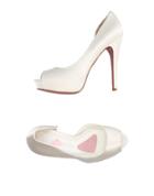 Paris Hilton Pumps