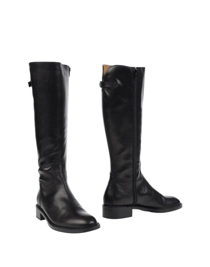 Tricker's Boots