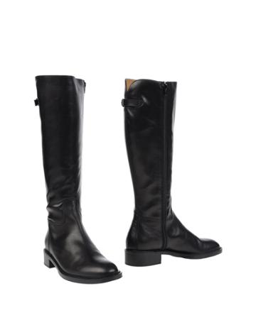 Tricker's Boots