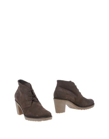Victor Blake Ankle Boots