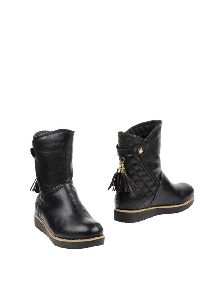 Max Clan Ankle Boots