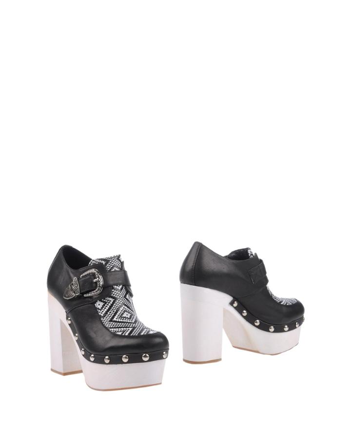 Eeight Booties