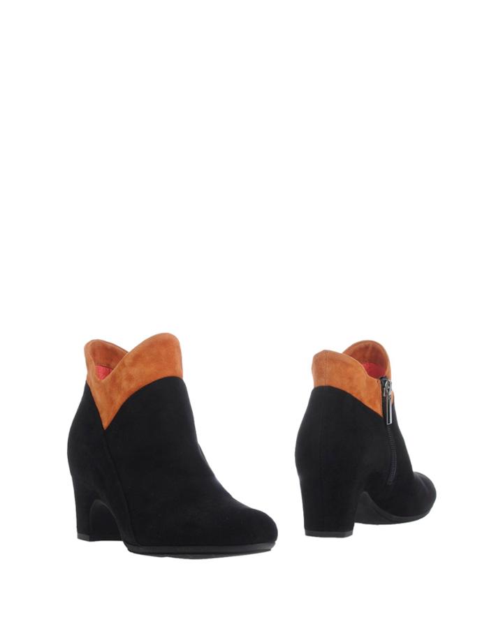 Pas De Rouge Booties