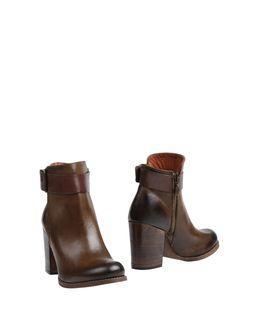 Lockeed Ankle Boots