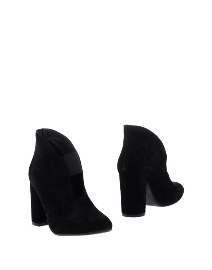 K E Booties