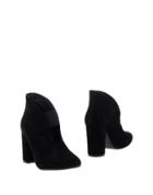 K E Booties