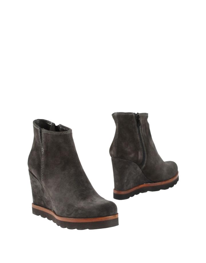 Rose Noir Ankle Boots