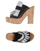 Scoop! Sandals