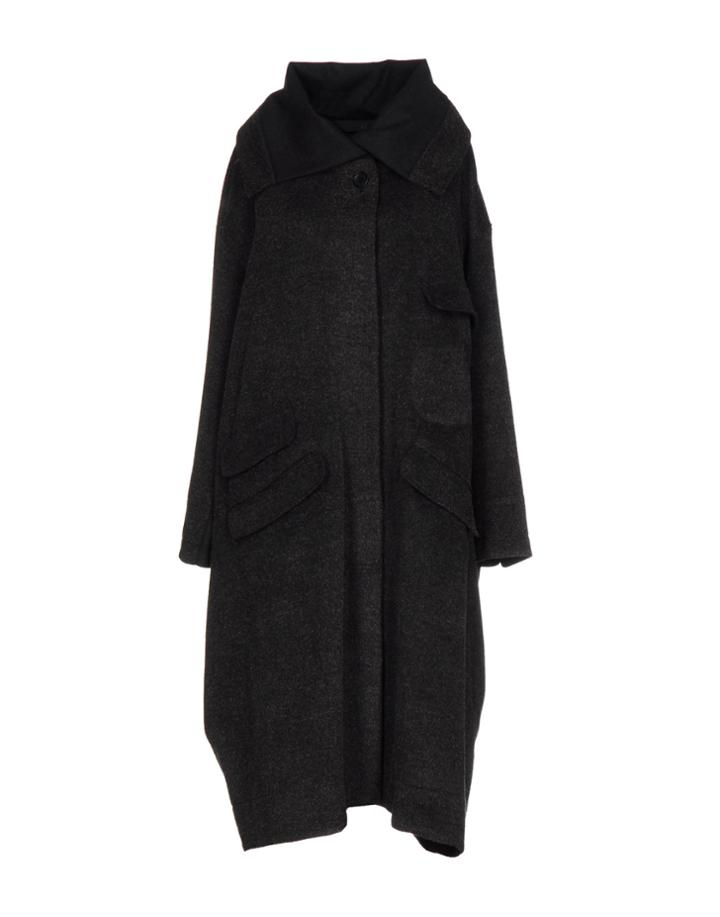 Moyuru Coats