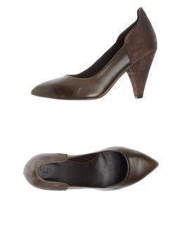 Hoss Intropia Pumps