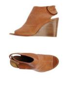 Lemar  Sandals