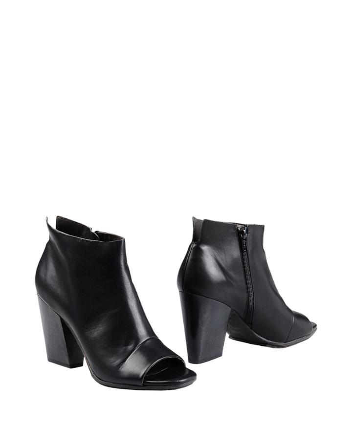 Coclico Ankle Boots