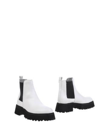 Lara Hampton Ankle Boots