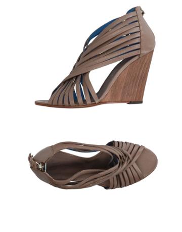 Yijie Sandals