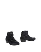 Kalika Ankle Boots