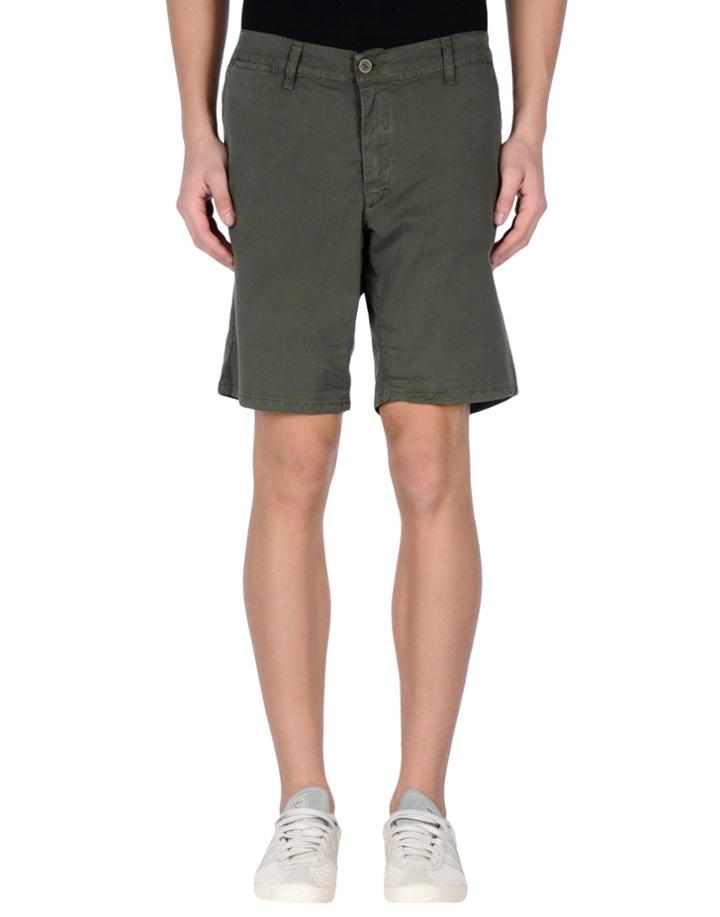 A ★ Round Bermudas