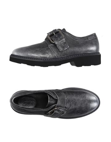 O.x.s. Loafers