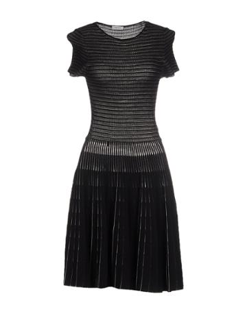 Vineyarn Knee-length Dresses