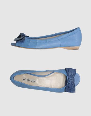 Julie Dee Ballet Flats