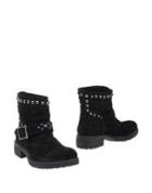 Julie Dee Ankle Boots