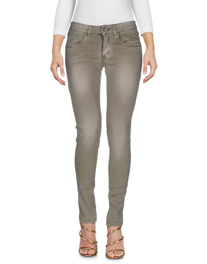 No. Sit Jeans