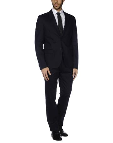 Reservado Suits