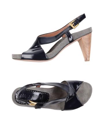 Id E De Pointe Sandals
