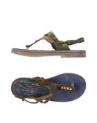 Esseutesse Toe Strap Sandals