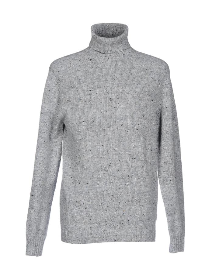 Howlin' Turtlenecks