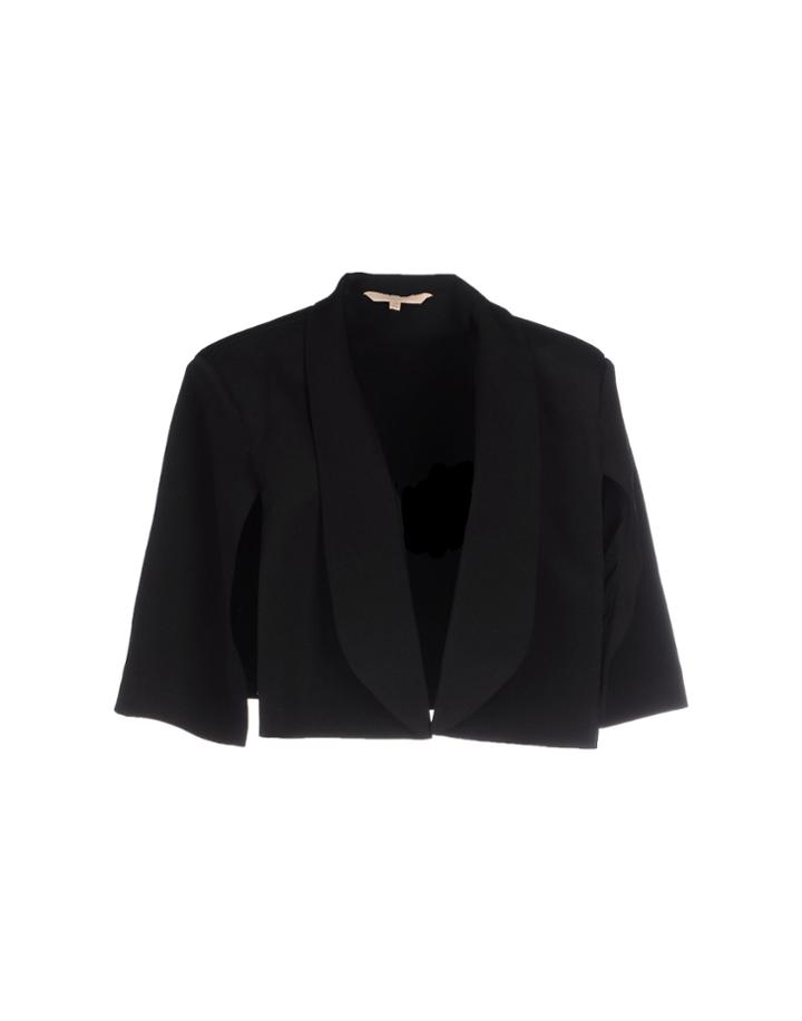 Maria Lucia Hohan Capes