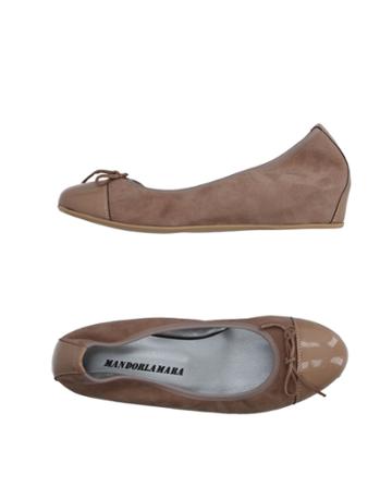 Mandorlamara Pumps