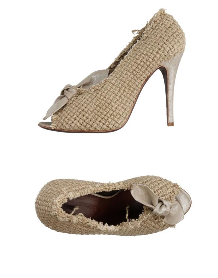 Yijie Pumps