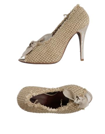 Yijie Pumps