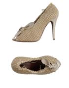 Yijie Pumps