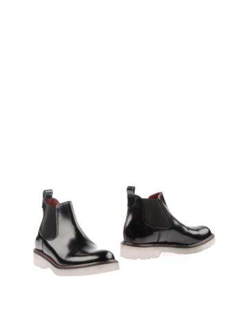Maison Zero Q Ankle Boots
