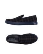 Exibit Sneakers