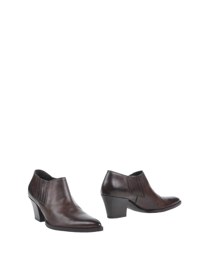Anton Mode Booties