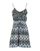 Star Mela Short Dresses