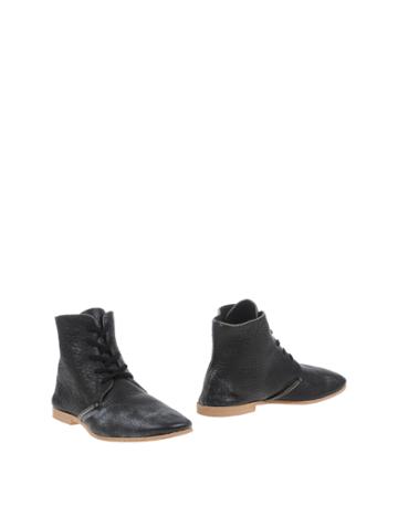 U-dot Ankle Boots