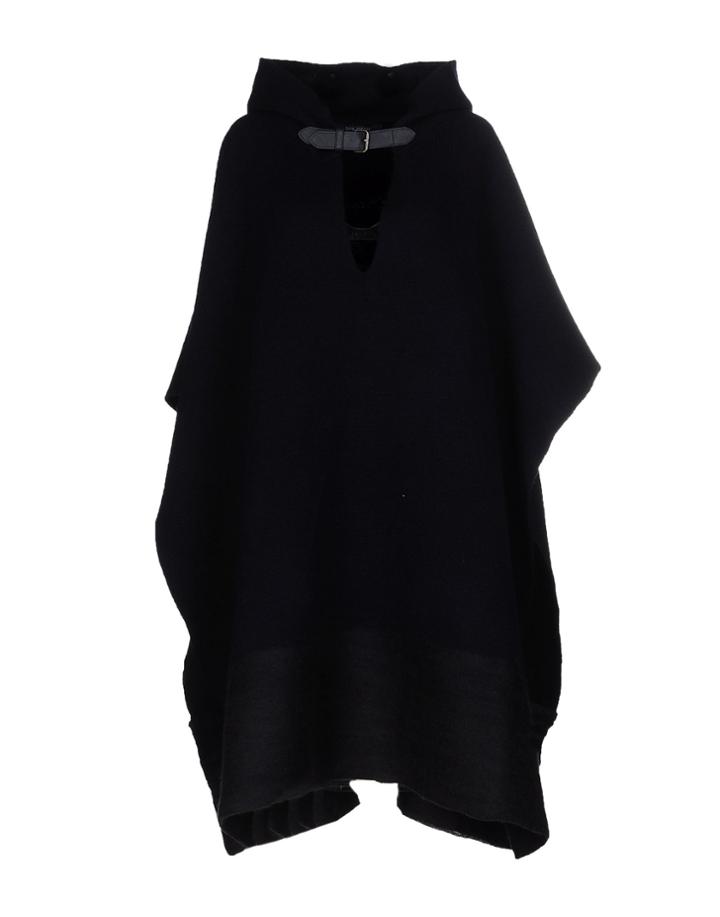 Sofie D'hoore Capes