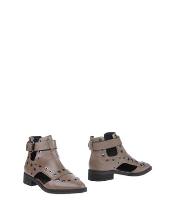 Eeight Ankle Boots