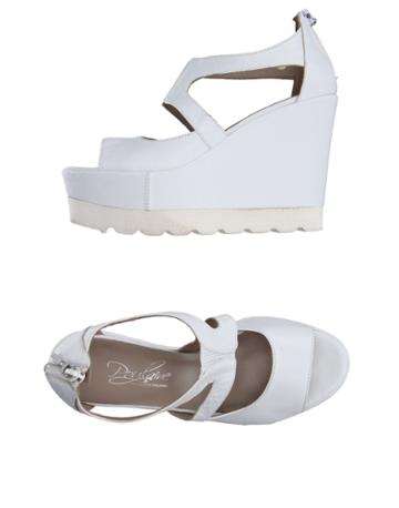 Poulaine Sandals