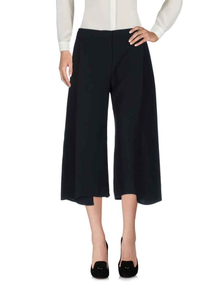Victoria, Victoria Beckham 3/4-length Shorts