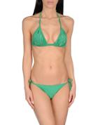Mal Parmi Bikinis