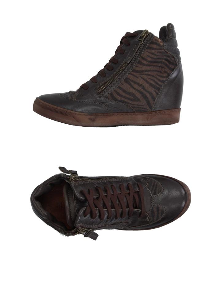 Victor Lelli Sneakers