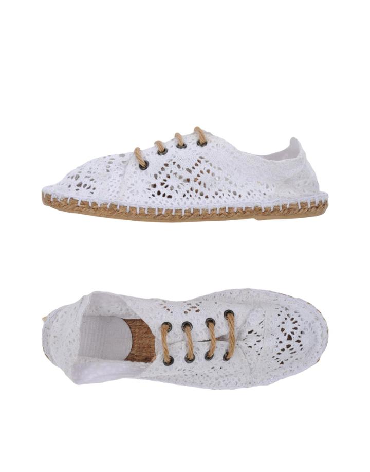 B Hobie Lace-up Shoes